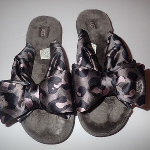 UGG Slippers Size 6